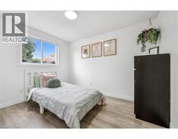 10 BROKEN OAK Crescent - 16