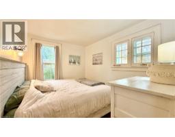 8 MCNAB Street W - 16