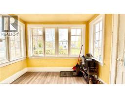 8 MCNAB Street W - 18