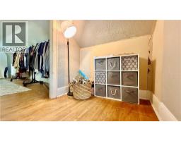 8 MCNAB Street W - 19