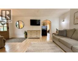 8 MCNAB Street W - 8