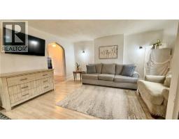 8 MCNAB Street W - 9