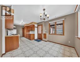 497 VICTORIA Street S - 9