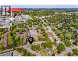 121 UNIVERSITY Avenue E UnitNo. 41 - 32