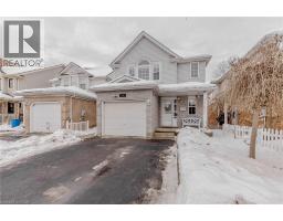 128 KARALEE Crescent - 2