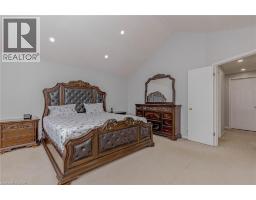 128 KARALEE Crescent - 27