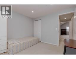 128 KARALEE Crescent - 36