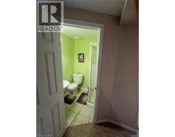 128 KARALEE Crescent - 46