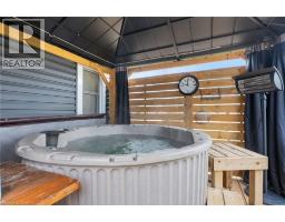 108 NELSON Street E - 24