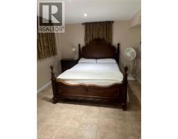 128 KARALEE Crescent - 44