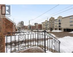 50 COLUMBIA Street W - 45