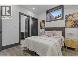 404 MONTROSE Street N - 35