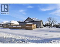 404 MONTROSE Street N - 39