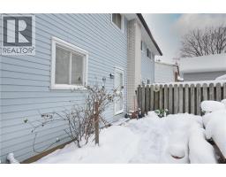 10 BALFOUR Crescent - 28