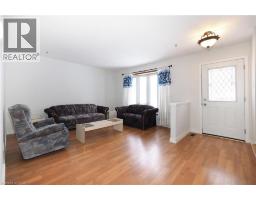 10 BALFOUR Crescent - 3