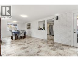 36 ANGELA Crescent - 12