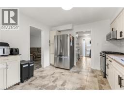 36 ANGELA Crescent - 9