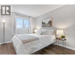 34 ROSEBANK Crescent - 17