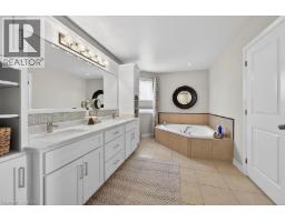 2 SOUTHWOOD Crescent - 26