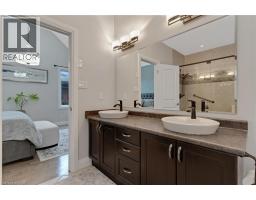 43 FREURE Drive - 24