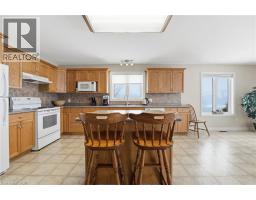 110 ARMSTRONG Street W - 4