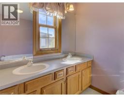 42 DONLY Drive S UnitNo. 2 - 18