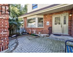 42 DONLY Drive S UnitNo. 2 - 4