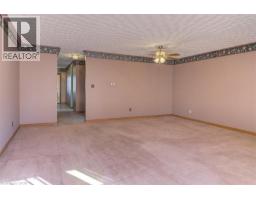 42 DONLY Drive S UnitNo. 2 - 9