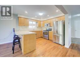 404 TEALBY Crescent - 12