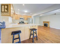 404 TEALBY Crescent - 16