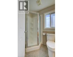 404 TEALBY Crescent - 28