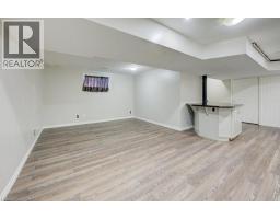 404 TEALBY Crescent - 33