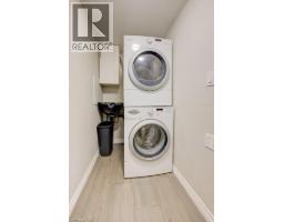 404 TEALBY Crescent - 35