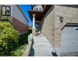 404 TEALBY Crescent - 4