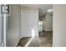 404 TEALBY Crescent - 6