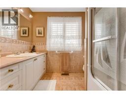 60 CHANDOS Drive - 25