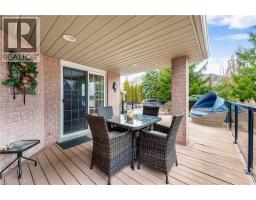 60 CHANDOS Drive - 35