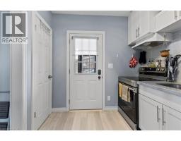 135 SHERWOOD Drive - 12