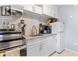 135 SHERWOOD Drive - 13