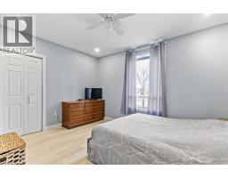 135 SHERWOOD Drive - 15