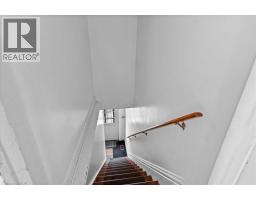 135 SHERWOOD Drive - 18