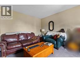 135 SHERWOOD Drive - 23