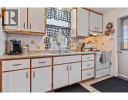 135 SHERWOOD Drive - 31