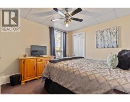 135 SHERWOOD Drive - 33