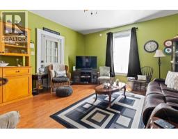 135 SHERWOOD Drive - 35