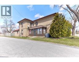 135 SHERWOOD Drive - 39