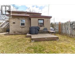 135 SHERWOOD Drive - 42