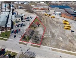 135 SHERWOOD Drive - 6