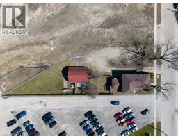 135 SHERWOOD Drive - 8