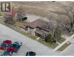 135 SHERWOOD Drive - 9